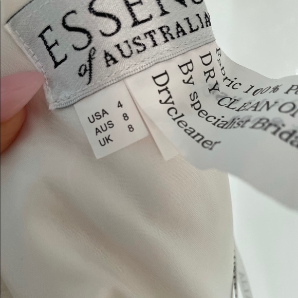 Essence of Australia A line wedding drss sz 4, includes long veil&removable belt - Picture 10 of 11